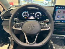 VW T-Roc Life eTSI DSG in Grenadillschwarz Metallic