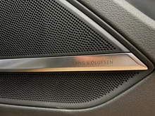 Audi A8 60 TFSI e quattro in brillantschwarz