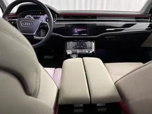 Audi A8 60 TFSI e quattro in brillantschwarz