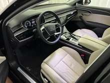 Audi A8 60 TFSI e quattro in brillantschwarz