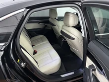 Audi A8 60 TFSI e quattro in brillantschwarz