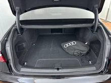 Audi A8 60 TFSI e quattro in brillantschwarz
