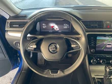 Škoda Superb Combi 4x4 Ambition TDI DSG in Race-Blau Metallic