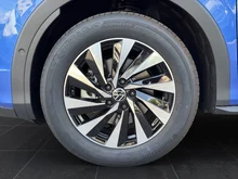 VW T-Roc Life eTSI DSG in Celestial Blue Dach Black Uni