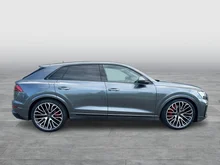 Audi Q8 e-hybrid quattro 290 kW in Daytonagrau Perleffekt