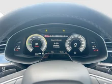 Audi Q8 e-hybrid quattro 290 kW in Daytonagrau Perleffekt