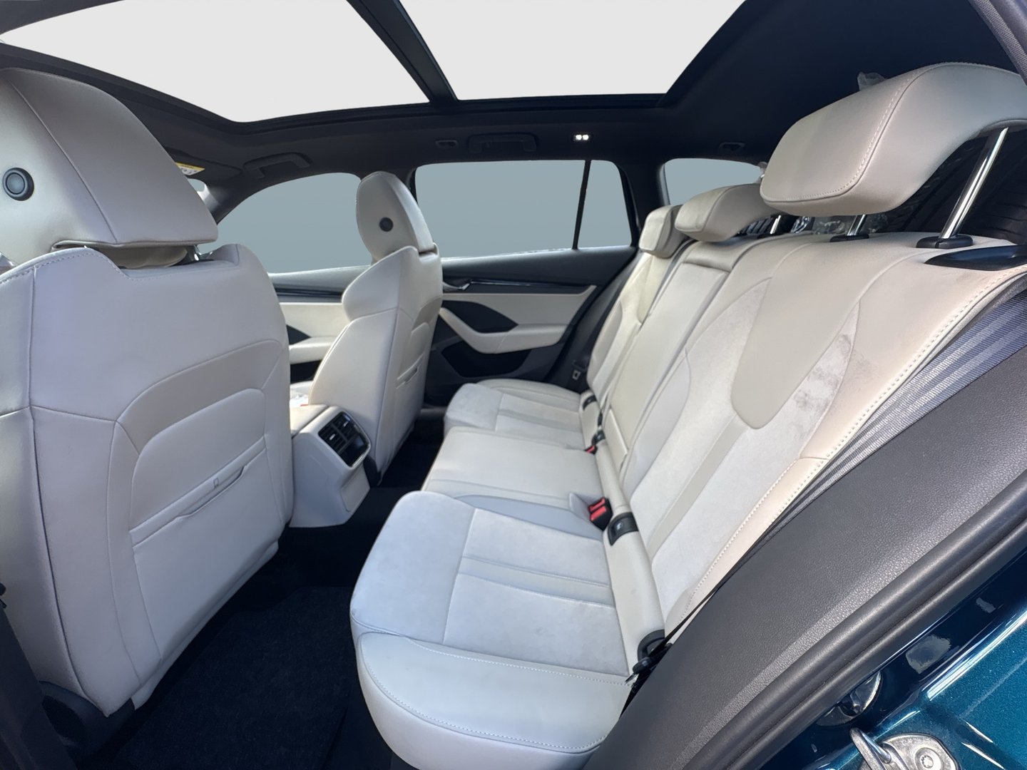 Škoda OCTAVIA Combi Premium TDI DSG | Bild 20 von 25