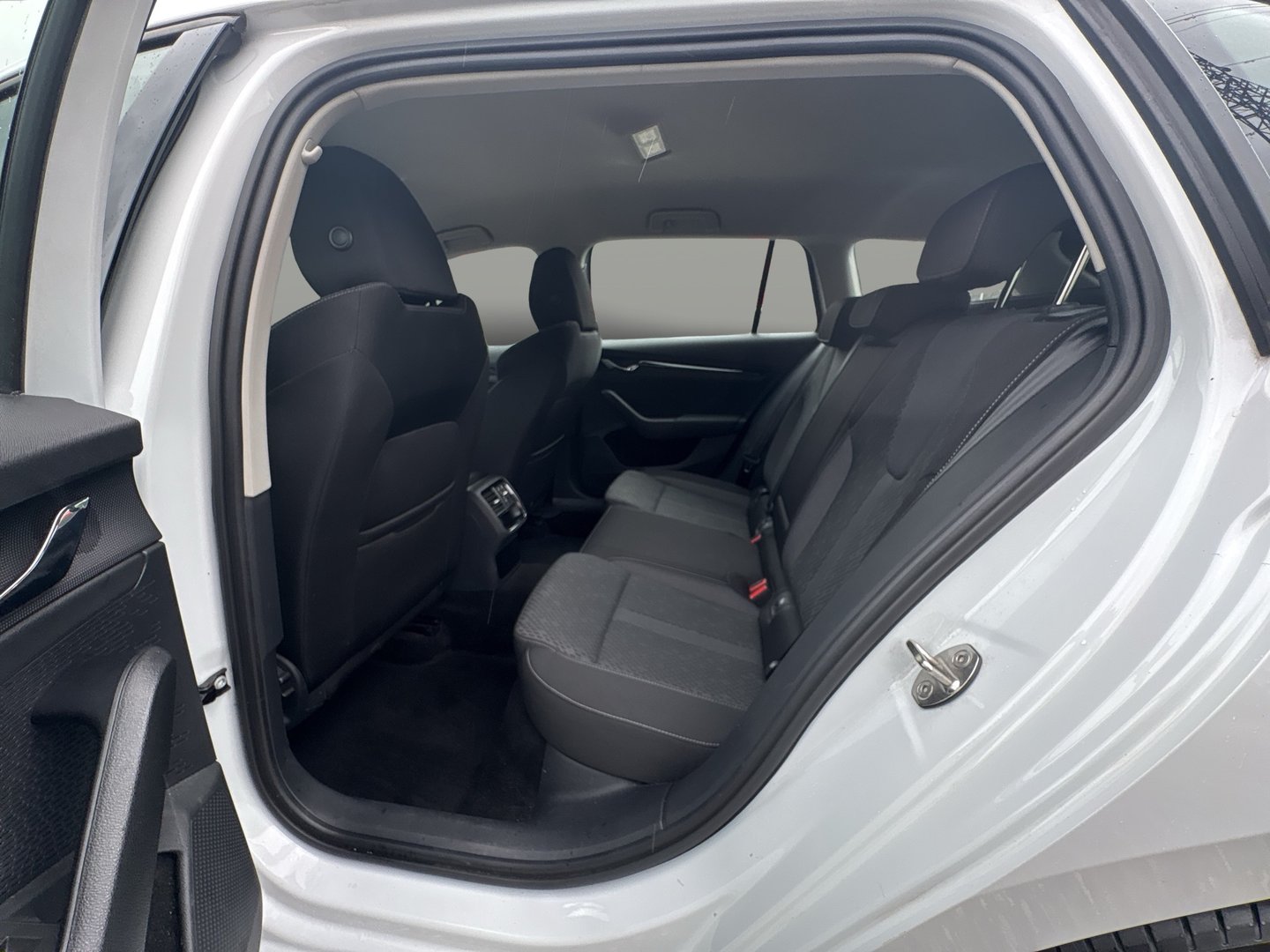 Škoda OCTAVIA Combi Ambition TDI DSG | Bild 18 von 23