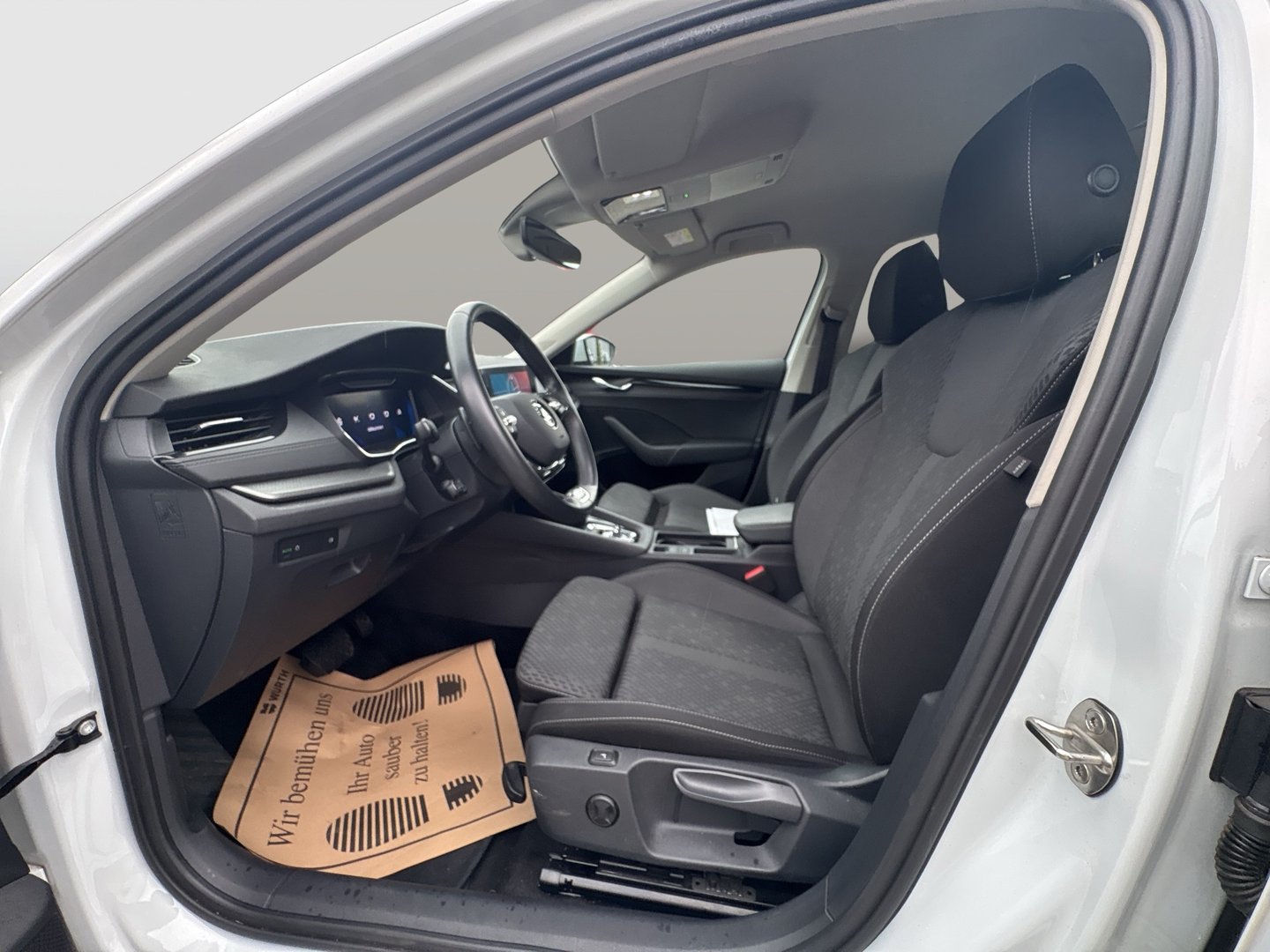 Škoda OCTAVIA Combi Ambition TDI DSG | Bild 9 von 23