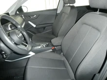Audi Q2 35 TFSI intense in brillantschwarz Klar