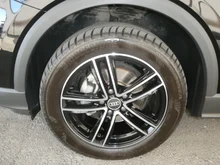 Audi Q2 35 TFSI intense in brillantschwarz Klar