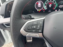 VW Golf GTI Clubsport DSG in Pure White Dach Deep Schwarz Uni