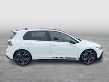 VW Golf GTI Clubsport DSG in Pure White Dach Deep Schwarz Uni