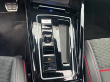 VW Golf GTI Clubsport DSG in Pure White Dach Deep Schwarz Uni