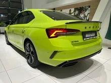 Škoda Octavia RS in Mamba-Grün