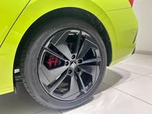 Škoda Octavia RS in Mamba-Grün