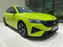 Škoda Octavia RS in Mamba-Grün