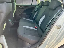 Škoda Kamiq Selection TSI DSG in Moon-Weiß Metallic