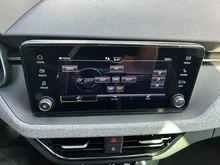 Škoda Kamiq Selection TSI DSG in Moon-Weiß Metallic