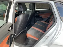 VW ID.4 Pro Performance 150 kW Tech in Gletscherweiß Metallic