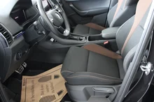 Škoda Karoq 4x4 SCOUT TDI DSG in schwarz - metallic-perleffektno