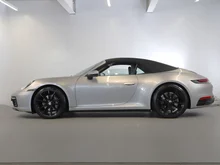 Porsche 911 Carrera Cabriolet I (992) in silber - metallic