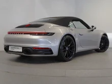 Porsche 911 Carrera Cabriolet I (992) in silber - metallic
