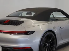 Porsche 911 Carrera Cabriolet I (992) in silber - metallic