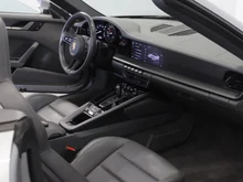 Porsche 911 Carrera Cabriolet I (992) in silber - metallic