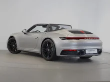 Porsche 911 Carrera Cabriolet I (992) in silber - metallic