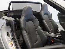 Porsche 911 Carrera Cabriolet I (992) in silber - metallic