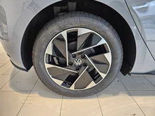 VW ID.3 Pure 125 kW Business in Mondsteingrau Dach schwarz