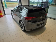 VW ID.3 Pure 125 kW Business in Mondsteingrau Dach schwarz