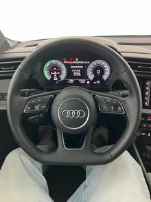 Audi A3 Sportback 40 TFSI e in PFEILGRAU PERLEFFEKT