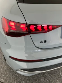 Audi A3 Sportback 40 TFSI e in PFEILGRAU PERLEFFEKT