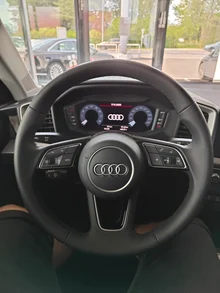 Thumbnail-Foto von Fahrzeug