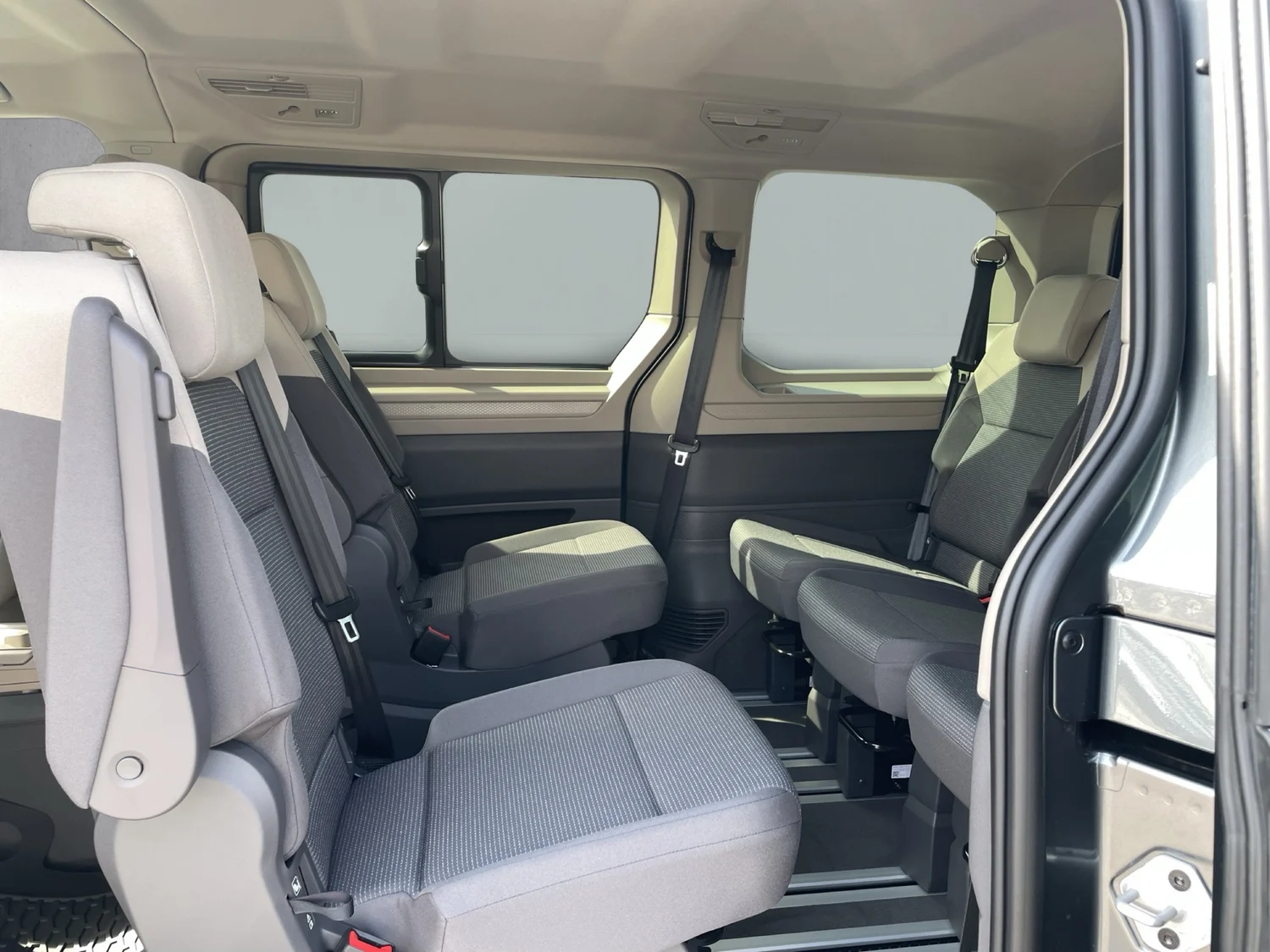 Bild eines VW Multivan Business eHybrid 180 kW 4MOTION