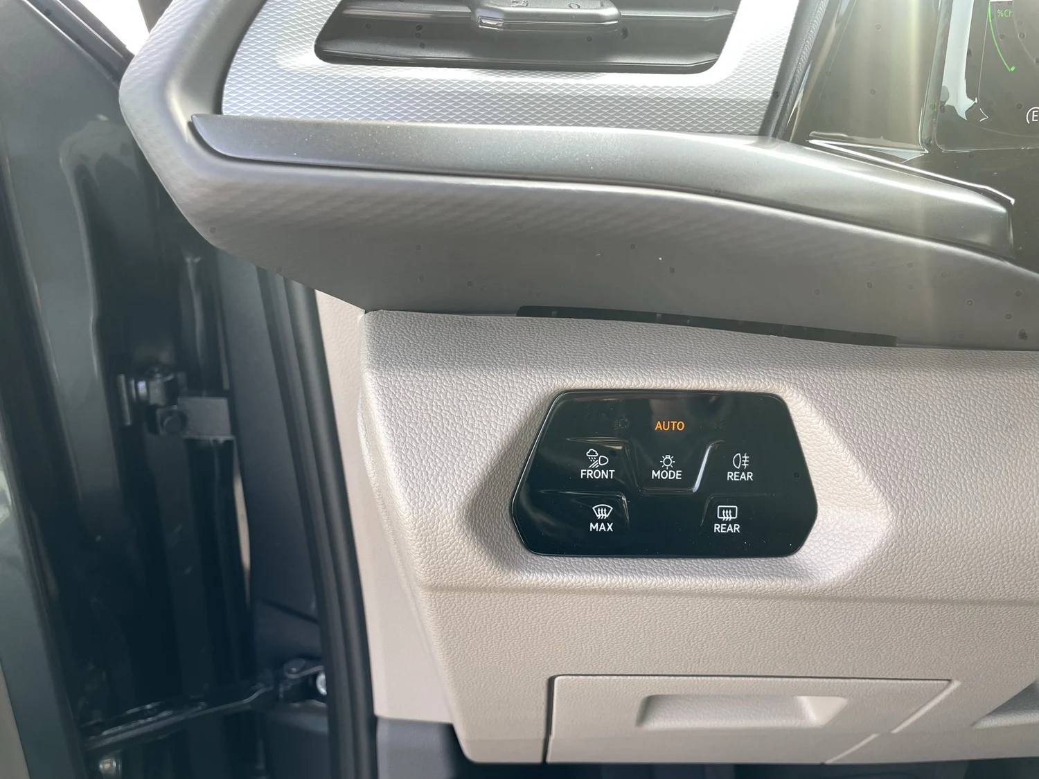 Bild eines VW Multivan Business eHybrid 180 kW 4MOTION