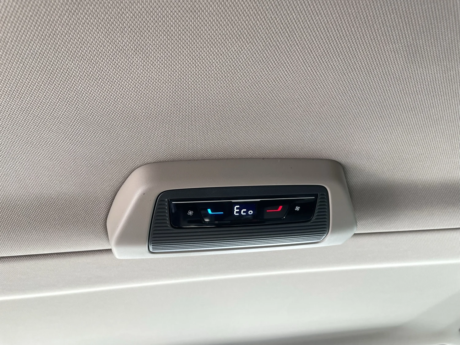 Bild eines VW Multivan Business eHybrid 180 kW 4MOTION