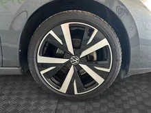 VW Golf Life mHEV TSI DSG in Delfingrau Metallic