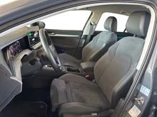 VW Golf Life mHEV TSI DSG in Delfingrau Metallic