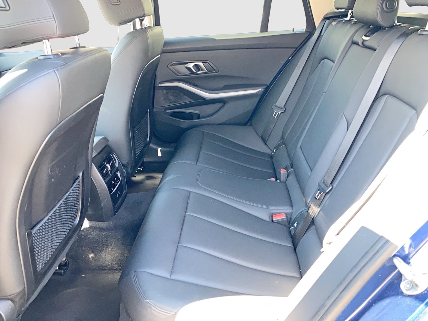 BMW 318d 48 V Touring Aut. | Bild 10 von 25