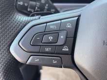 VW Passat Variant R-Line eHybrid 200kW in Oyster Silver mit Dach in Schwarz Uni