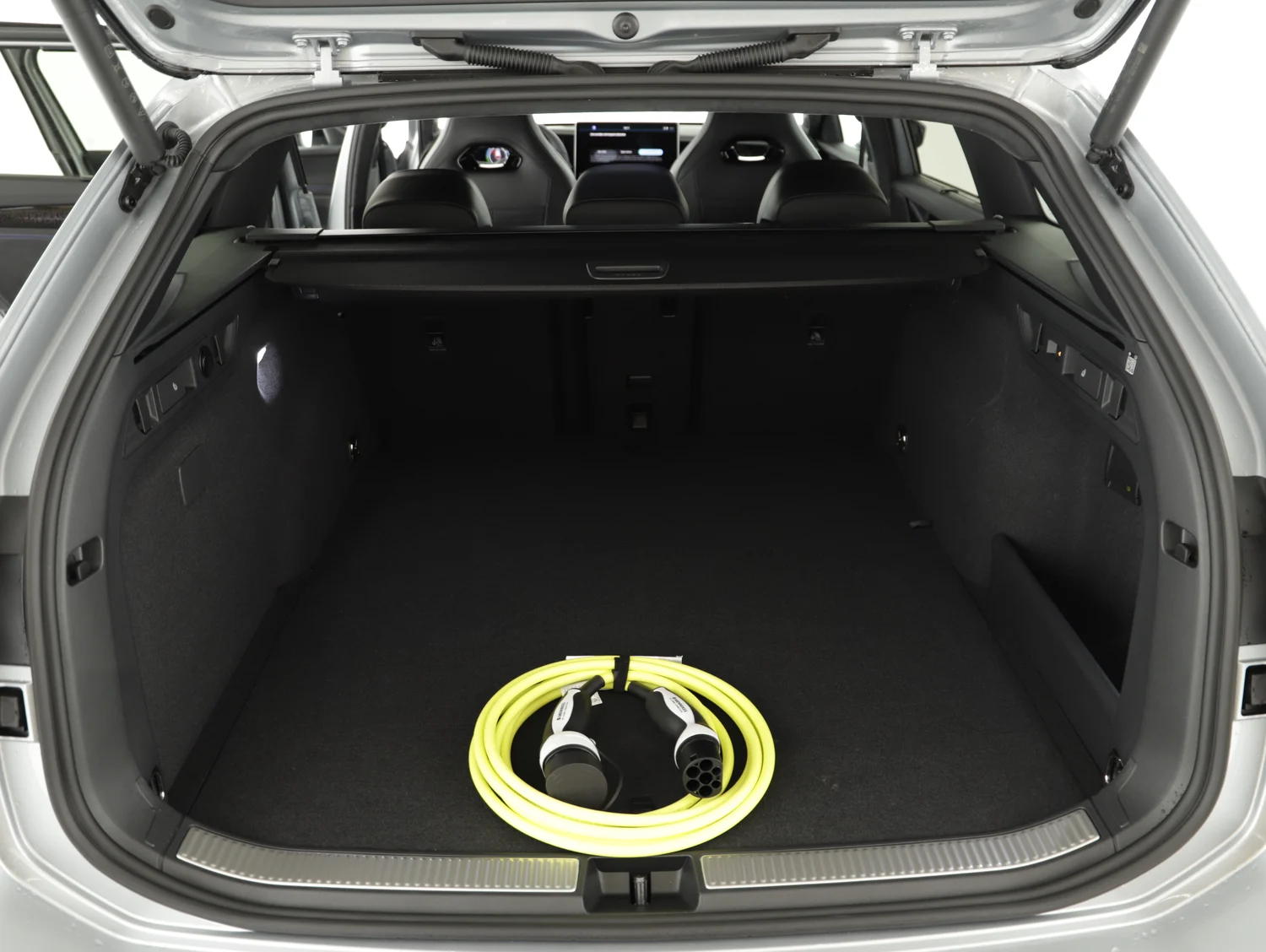 Bild eines VW Passat Variant R-Line eHybrid 200kW