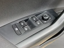 VW Taigo Sport TSI DSG in Deep Black Perleffekt