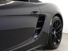 Porsche 718 Boxster Style Edition in tiefschwarzmetallic