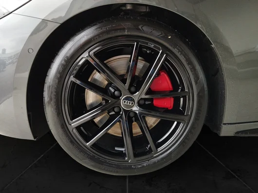 Bild eines Audi A5 Avant e-hybrid quattro 220 kW