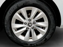 Škoda Octavia Combi Selection TSI mHEV DSG in Moon-Weiß Metallic