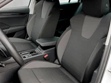 Škoda Octavia Combi Selection TSI mHEV DSG in Moon-Weiß Metallic