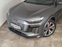 Audi Q6 Sportback e-tron quattro in Daytonagrau Perleffekt